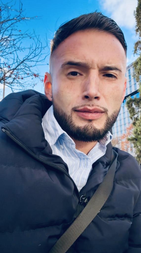 670342985: Chico busca chica en Valencia