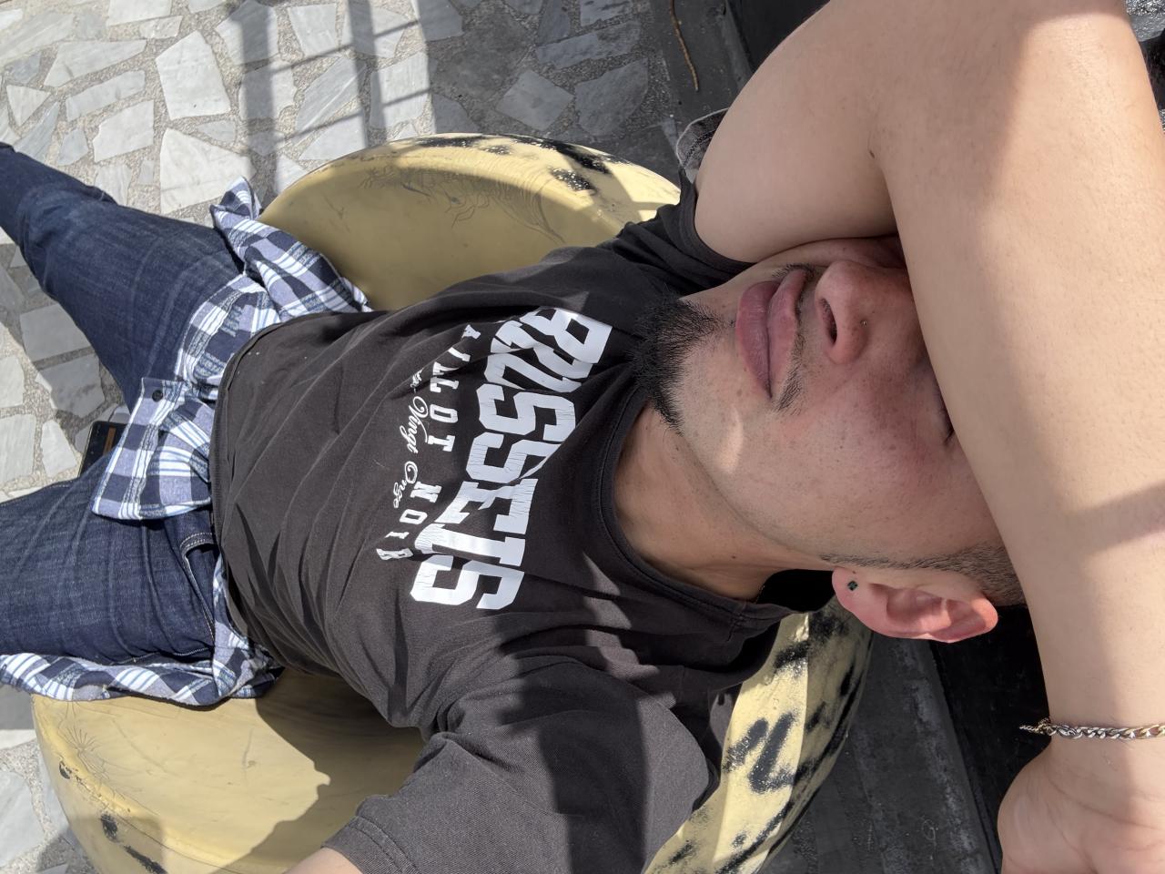 670342985: Chico busca chica en Valencia