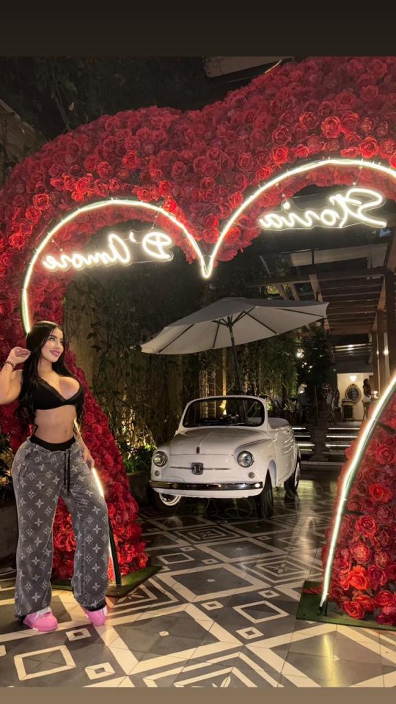 611856874: Chica busca chico en Barcelona