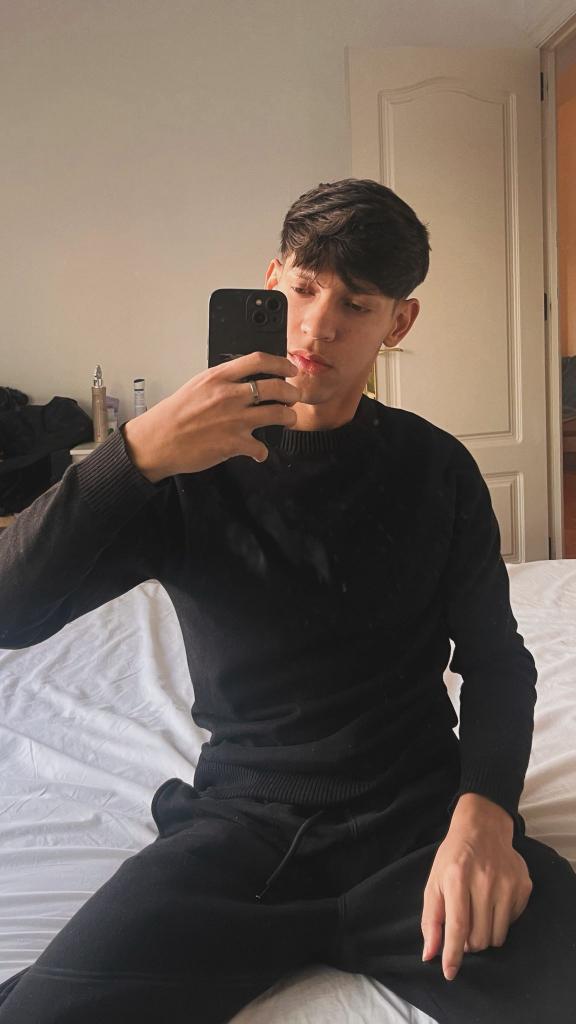 674344545: Chico busca chica en Sevilla