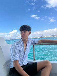 674344545: Chico busca chica en Sevilla