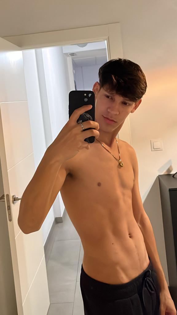 674344545: Chico busca chica en Málaga