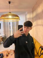 674344545: Chico busca chica en Sevilla