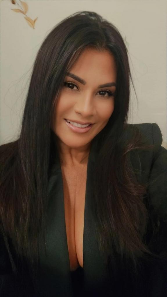 670490550: Chica busca chico en Barcelona