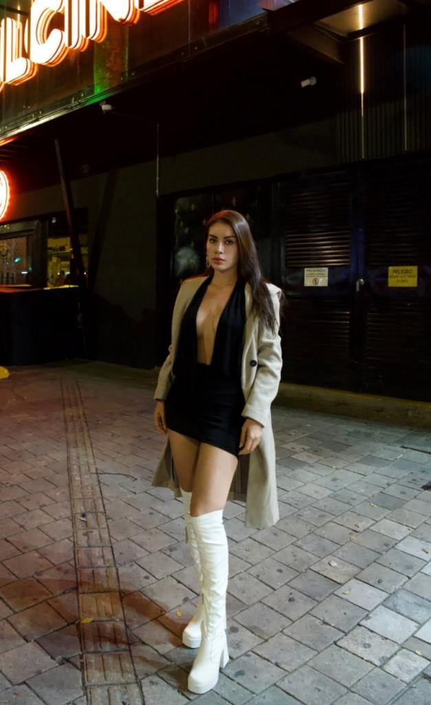 672507132: Chica busca chico en Barcelona