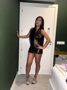 672940303: Chica busca chico en Madrid