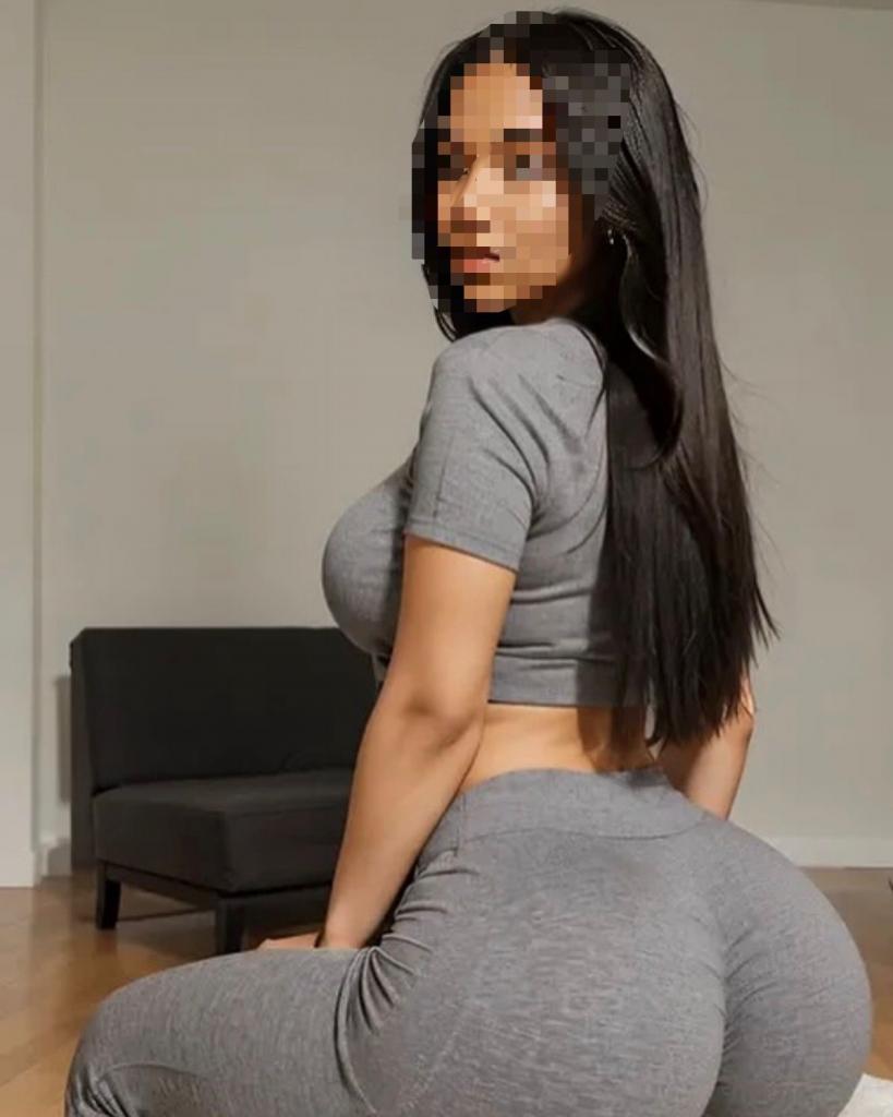 624560846: Chica busca chico en Sevilla