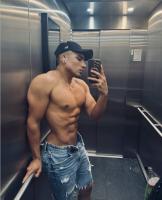 674504023: Chico busca chica en Barcelona