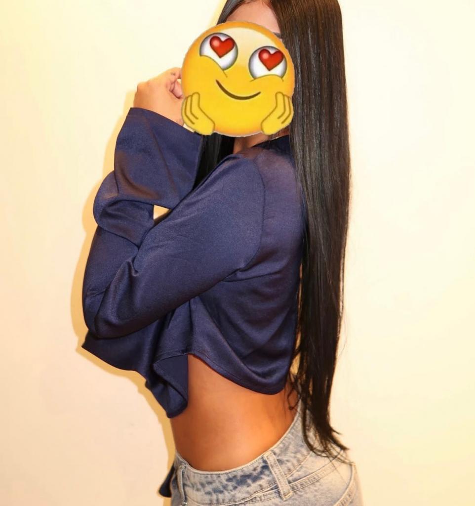 670860274: Chica busca chico en Madrid