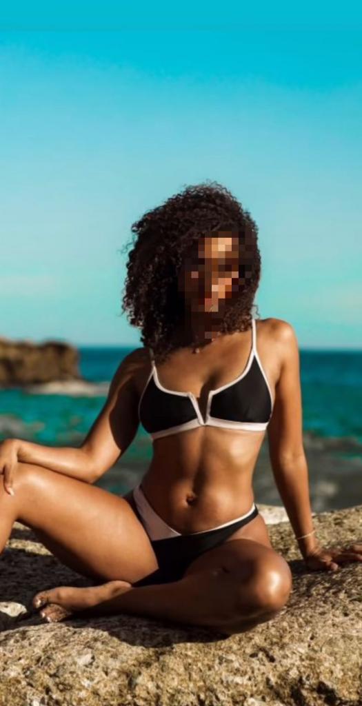 632707861: Chica busca chico en Barcelona